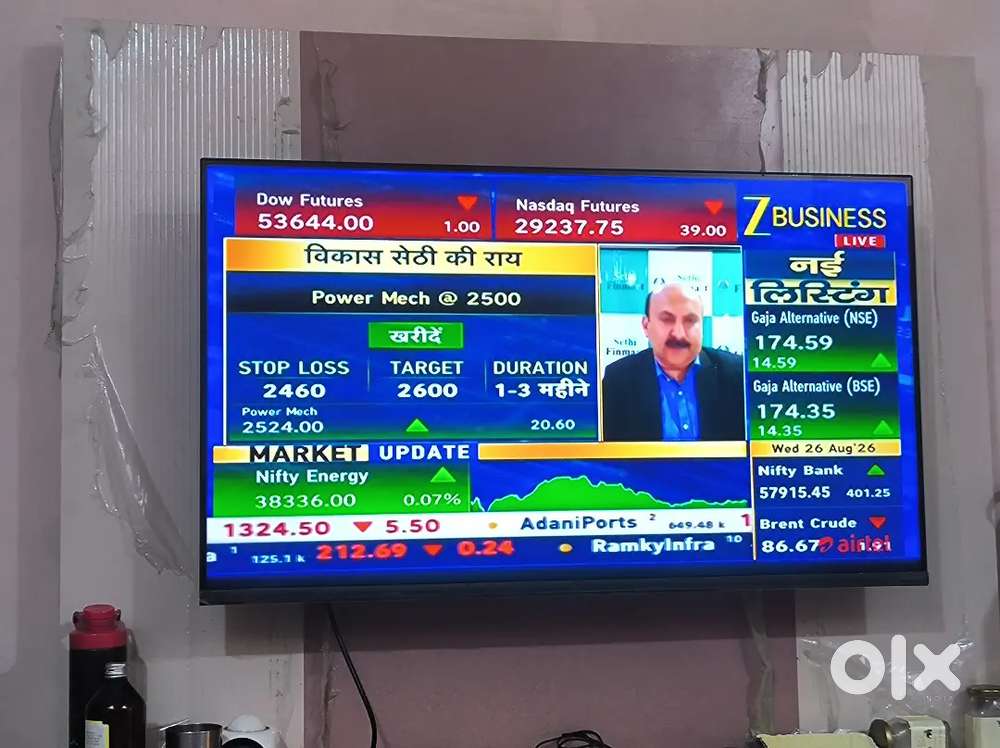 Samsung 32 smart LEd TV with hanging stand