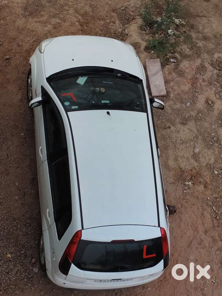 Ford Figo 1.2 Titanium Petrol 2013
