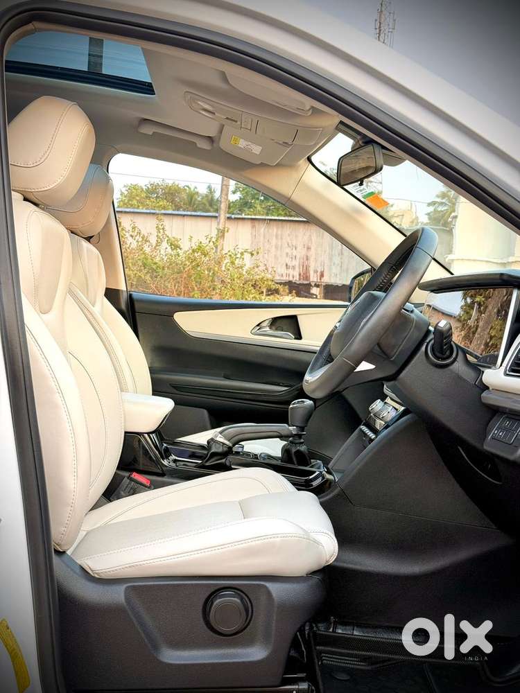 Mahindra Xuv700 2.2 Ax 7 Diesel Mt Str, 2025, Diesel