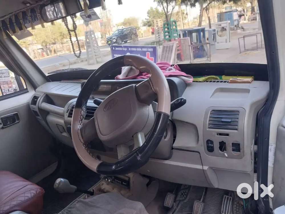 Mahindra 9 Seater Bolero