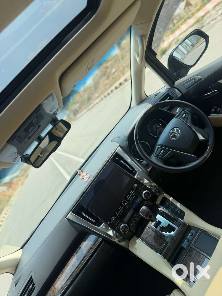 Toyota Vellfire Vip – Executive Lounge, 2023, Petrol