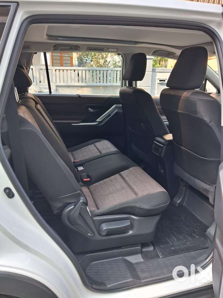 Toyota Innova Hycross 2.0 Vx (o) Hybrid 7 Str, 2025, Petrol