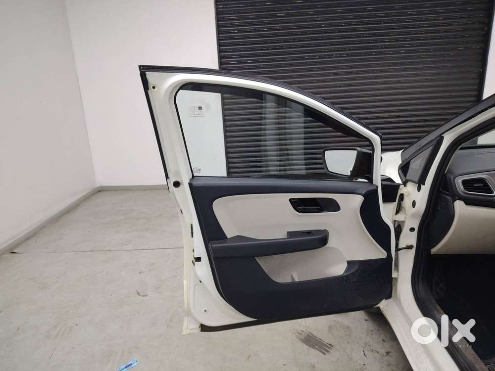 Tata Altroz 1.2 Xm Plus, 2023, Petrol