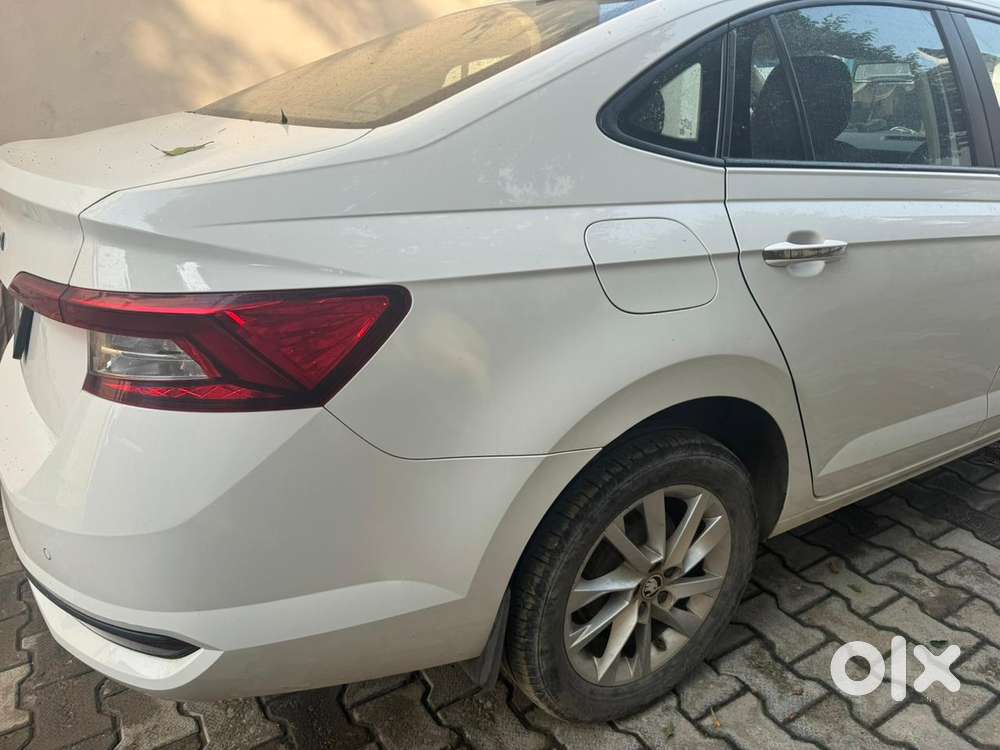 Skoda Slavia 1.0 Ambition Tsi, 2024, Petrol