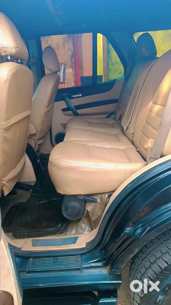 Tata Safari Storme 2015