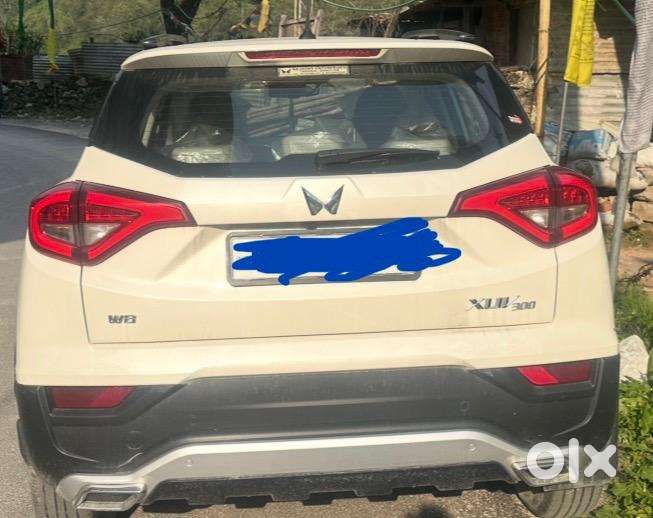 Mahindra Xuv300 2023 Petrol Well Maintained