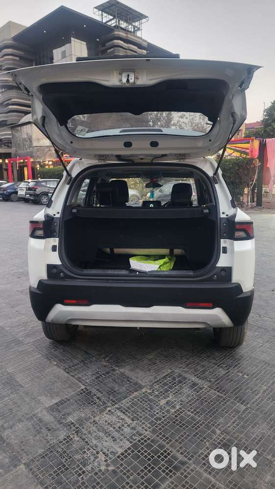 Maruti Suzuki Brezza 1.5 Zxi Cng Dual Tone, 2023, Cng & Hybrids