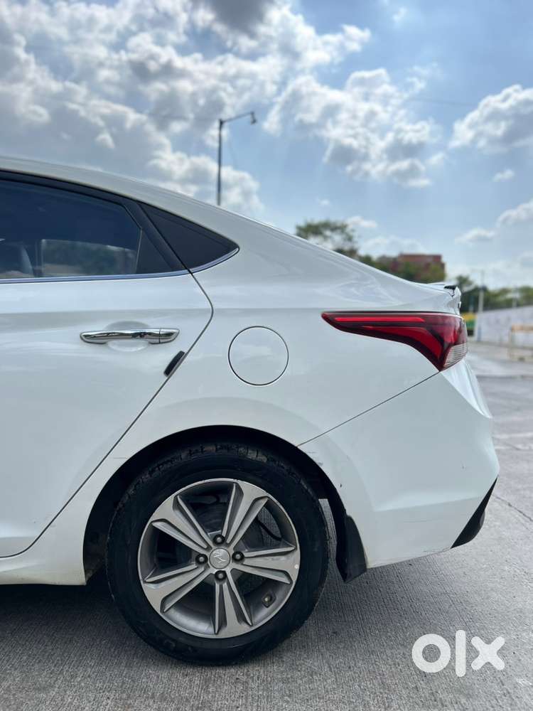 Hyundai Verna 1.6 At Petrol  Sunroof  Vip No.  Top Model