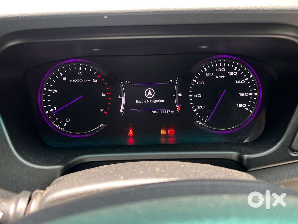 Mahindra Marazzo M8, 2018, Diesel