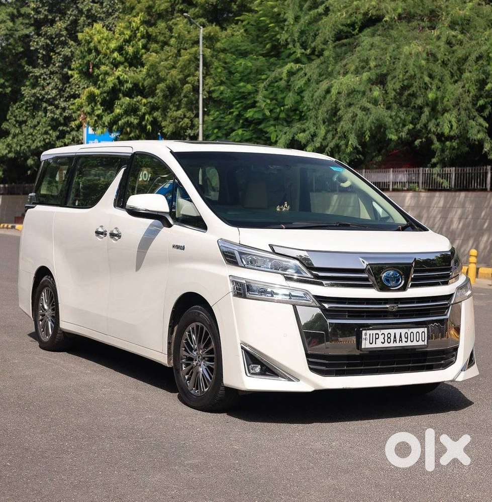 Toyota Vellfire 2.5 Executive Lounge, 2023, Petrol
