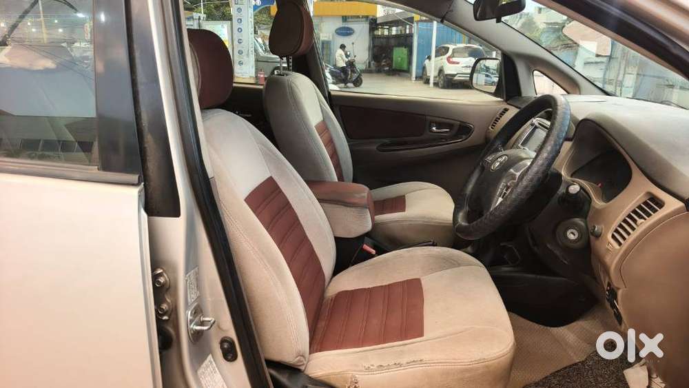 Toyota Innova 2.5 Vx 8 Seater Bs Iv, 2015, Diesel