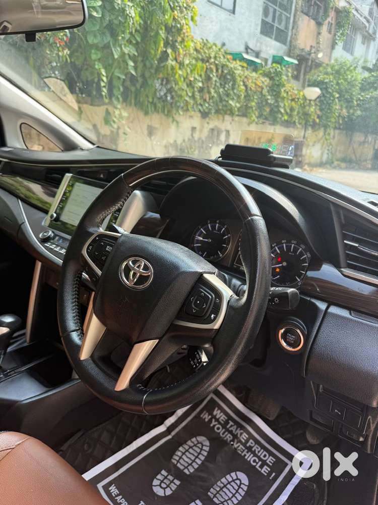Toyota Innova Crysta 2.8 Zx At 7 Seater, 2022, Petrol