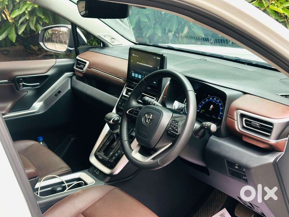 Toyota Innova Hycross 2.0 Zx (o) Hybrid 7 Str, 2025, Petrol
