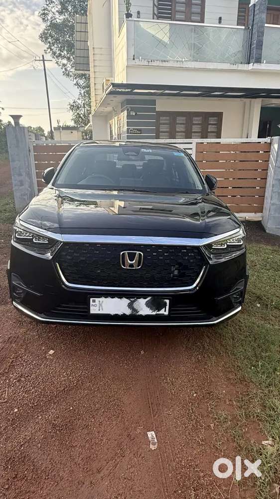 2025 Honda Amaze Zx Cvt | Top Model | 5999km | Warranty Till 2030