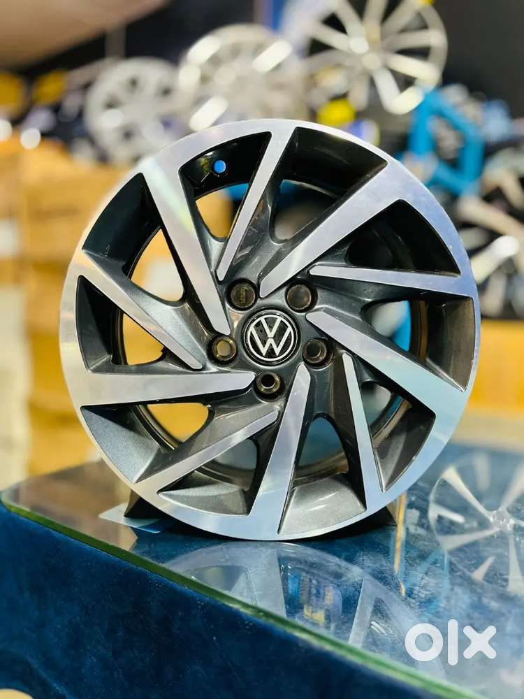 Brand New 15{inch Volkswagen polo vento Diamond Cut Alloy wheel Spare