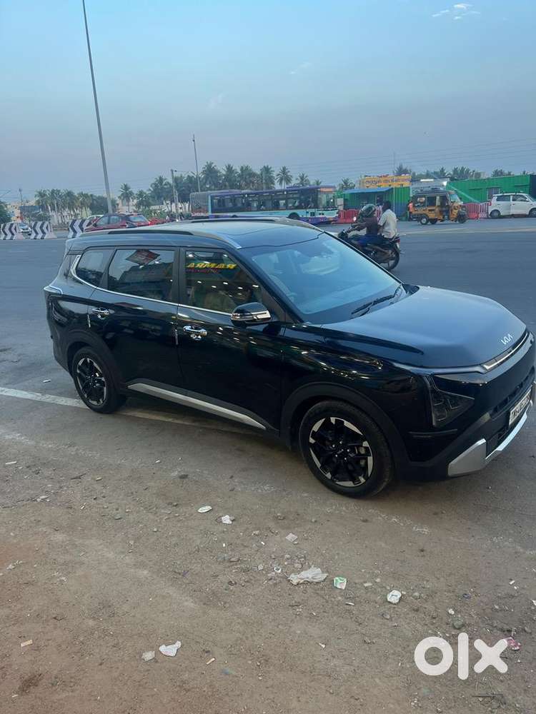 Kia Carens Clavis 2025 Petrol Well Maintained