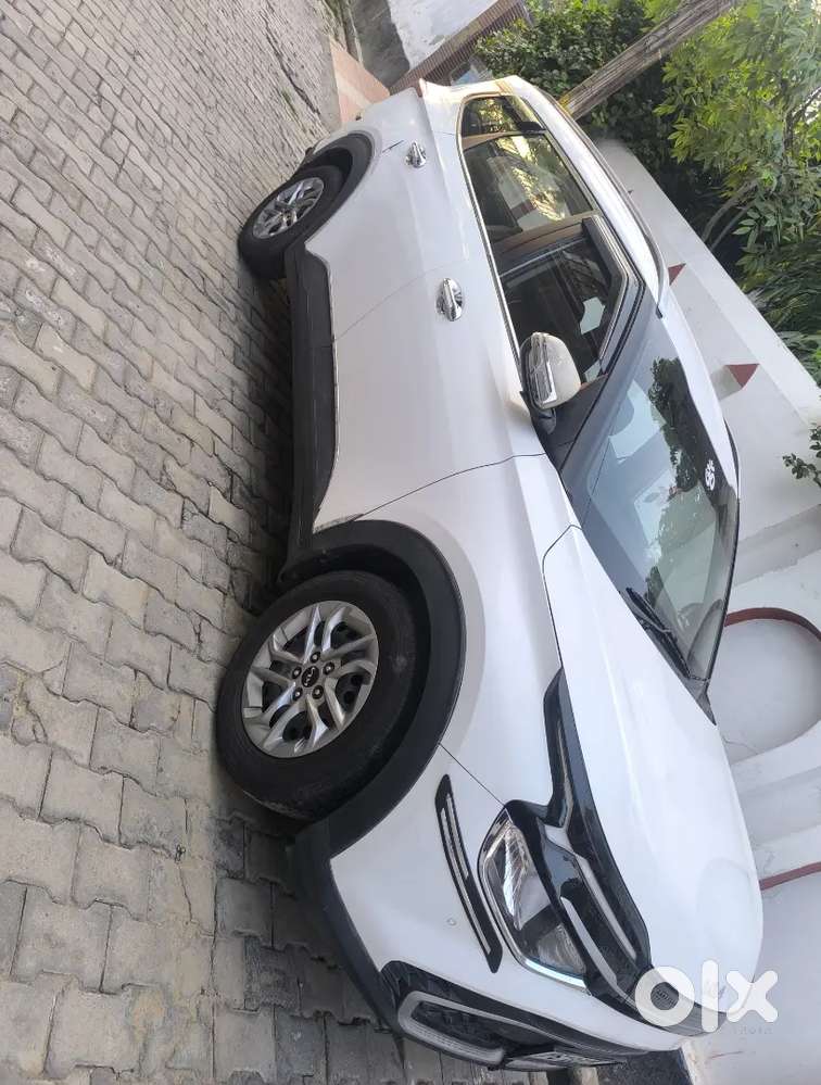 Kia Carens 2023 Diesel 128000 Km Driven