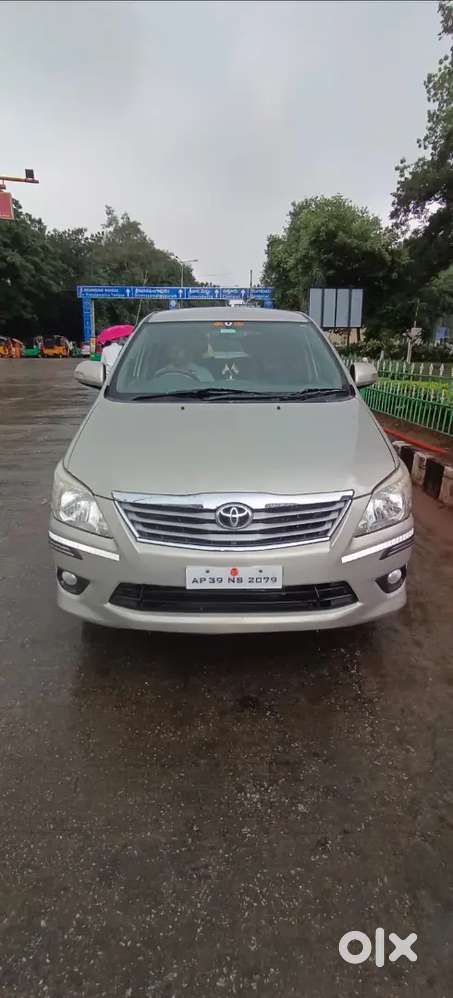 Toyota Innova 2.5 V 2012 Diesel Manual