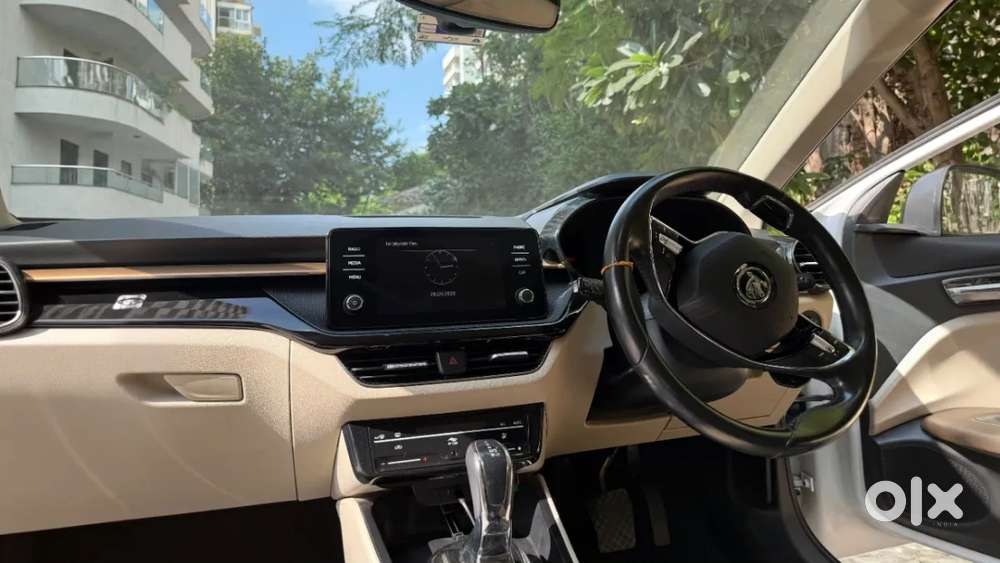 Skoda Slavia Ambition 1.0l Tsi At, 2022, Petrol