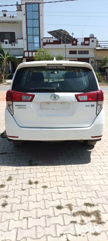 Toyota Innova Crysta 2.4 G Mt, 2022, Cng & Hybrids