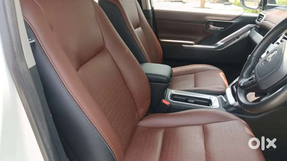 Toyota Innova Hycross 2025
