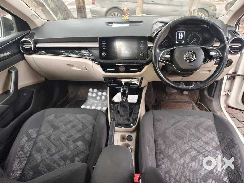 Skoda Slavia Ambition 1.0l Tsi At, 2023, Petrol