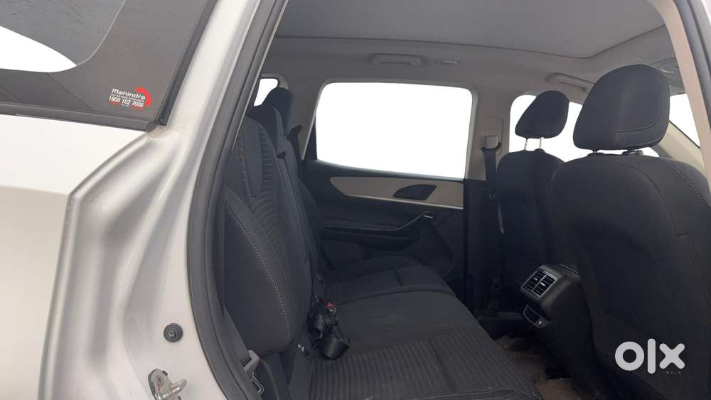 Mahindra Xuv700 2.0 Ax 5 Petrol Mt 7 Str, 2024, Petrol
