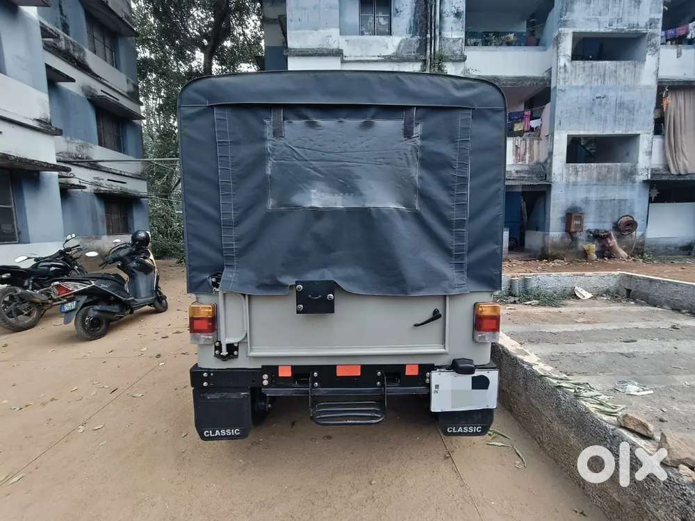 4x4 Mahindra Jeep