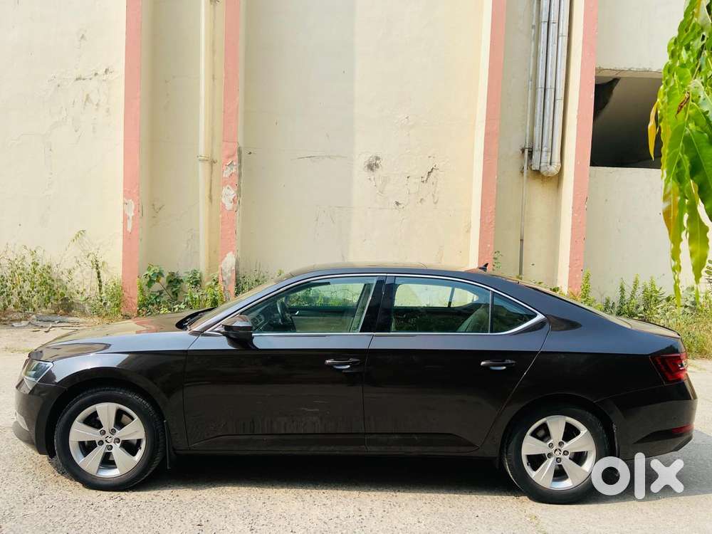 Skoda Superb Style 1.8 Tsi At, 2018, Petrol