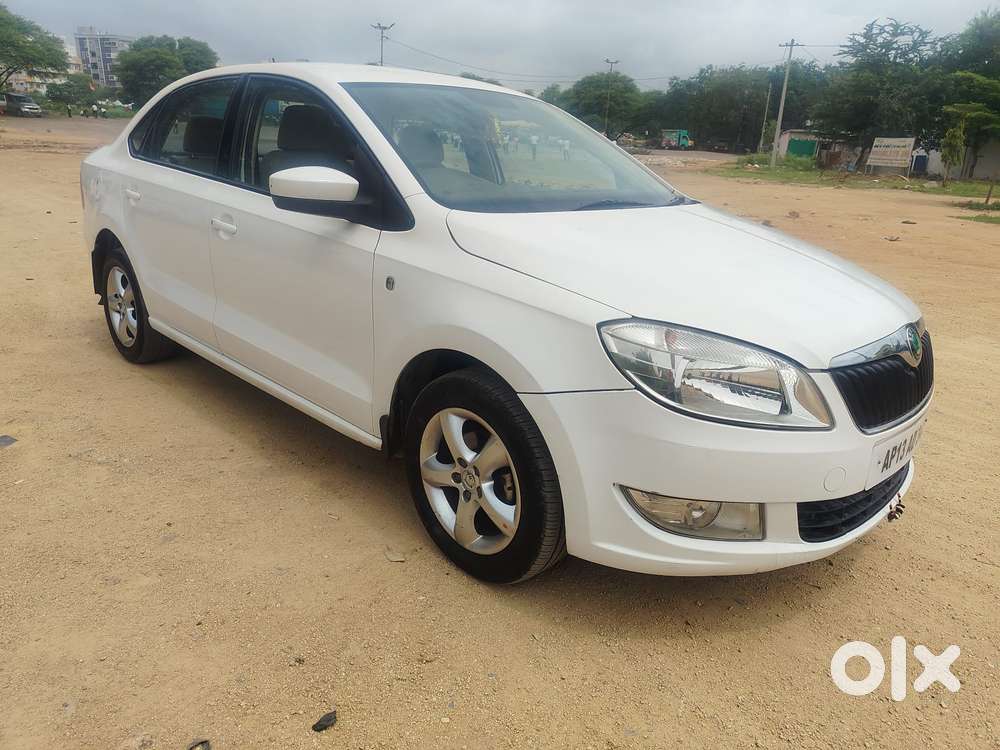 Skoda Rapid 1.6 Mpi Ambition, 2012, Petrol