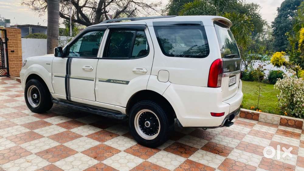 Tata Safari Storme 2016