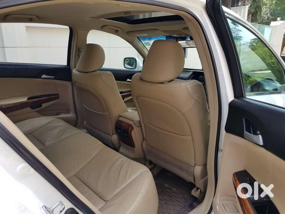 Honda Accord 2.4 Elegance Manual, 2011, Petrol