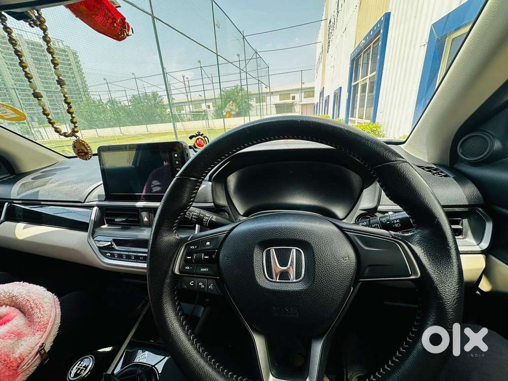 Sun Roof , Side Mirror Camera