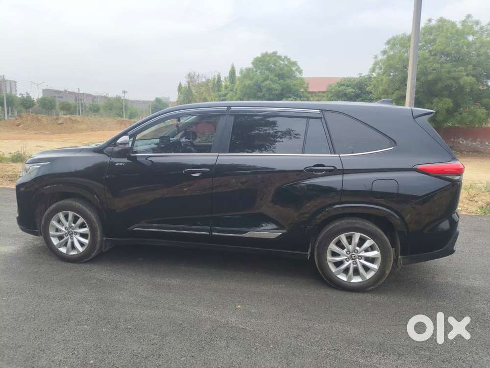 Toyota Innova Hycross 2.0 Vx (o) Hybrid 7 Str, 2025, Petrol