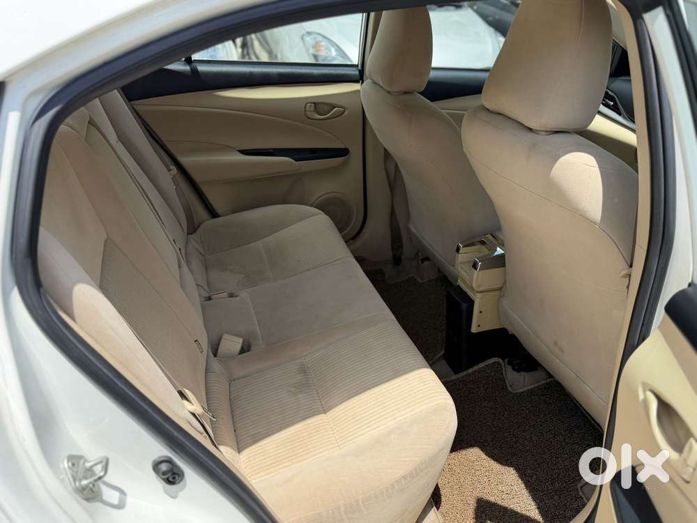 Toyota Yaris Ativ J Cvt, 2021, Petrol