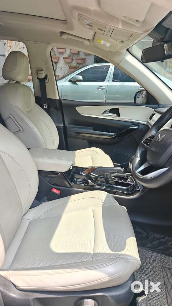 Mahindra Xuv700 2.2 Ax 7 Diesel At Str, 2023, Diesel