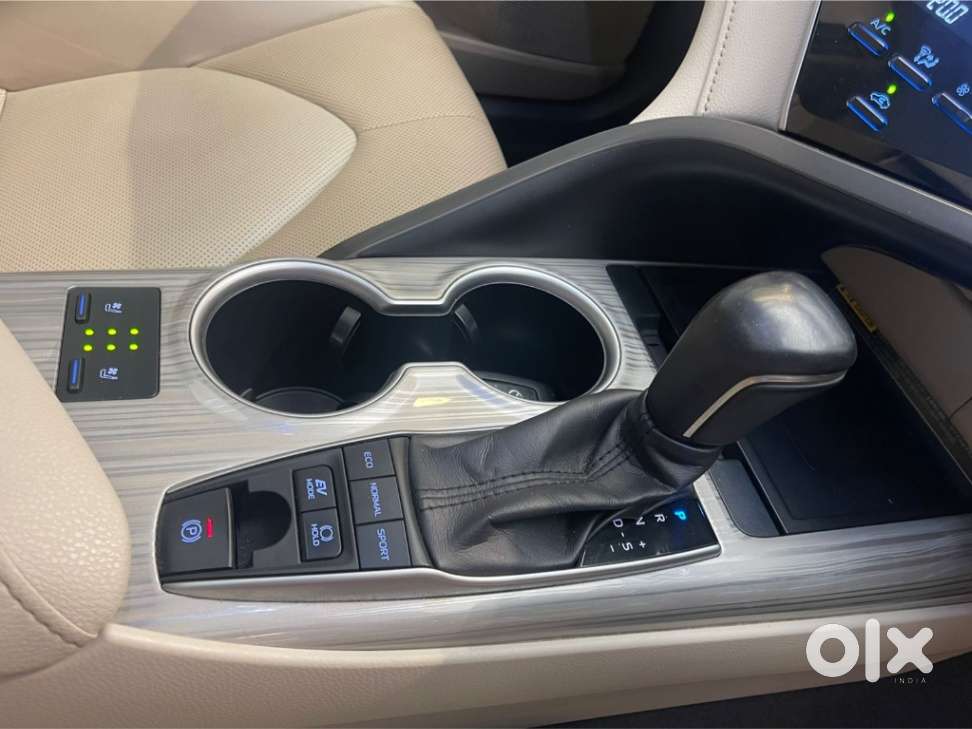 Toyota Camry Hybrid, 2019, Petrol