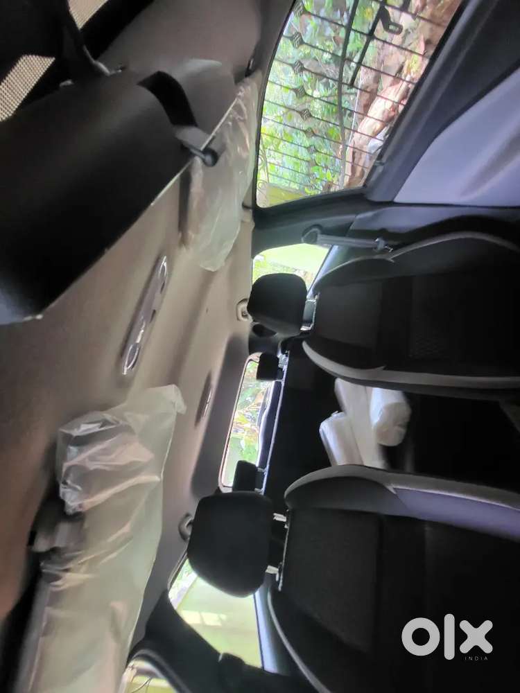 Nissan Magnite 2024 Petrol Amt 4000 Km Driven