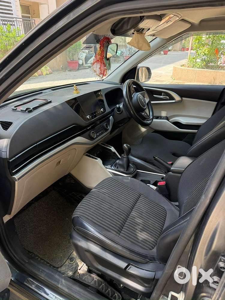 Kia Carens 2022 Petrol 72600 Km Driven