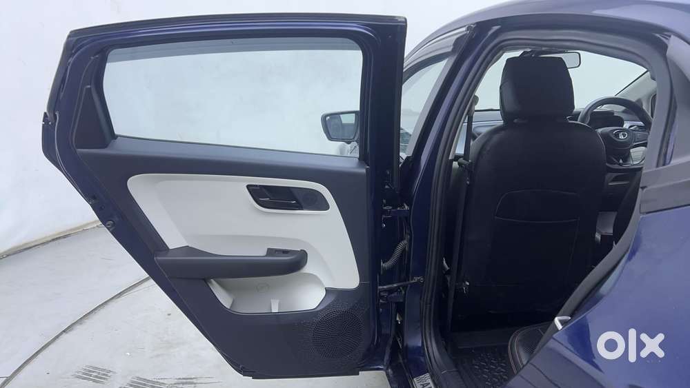 Tata Altroz Xma Plus (s), 2025, Petrol