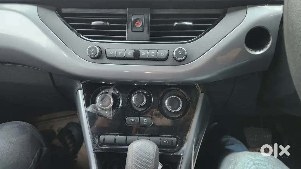 Tata Nexon &ndash;  Petrol
Automatic (second Top Model)