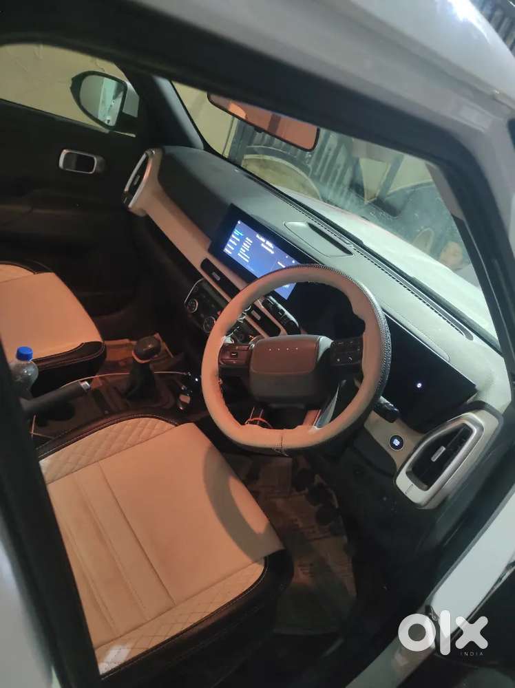 Hyundai New Venue Facelift Hx5 Mt Petrol 2025