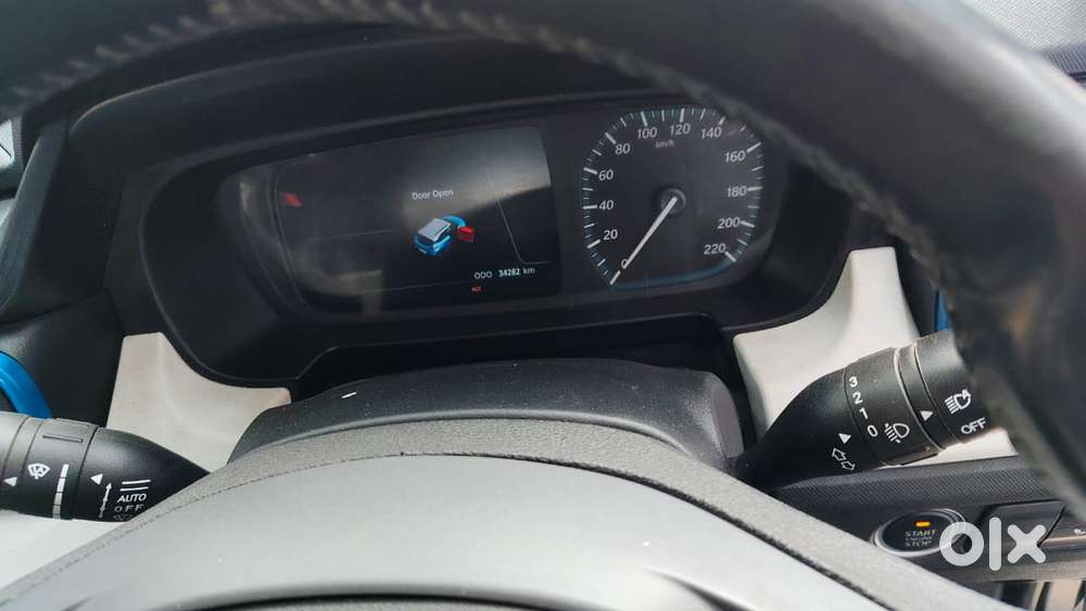 Tata Punch 1.2 Revotron Creative Amt Dual Tone, 2022, Petrol