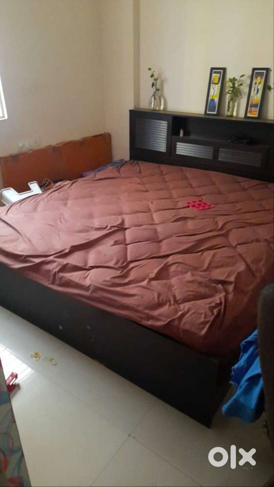King size storage cot with matress