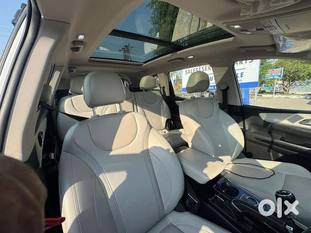 Mahindra Xuv700 Ax7 7seater November 2023 Diesel 27000 Km Driven