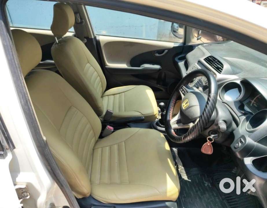 Honda Jazz V Mt Privilege, 2011, Petrol