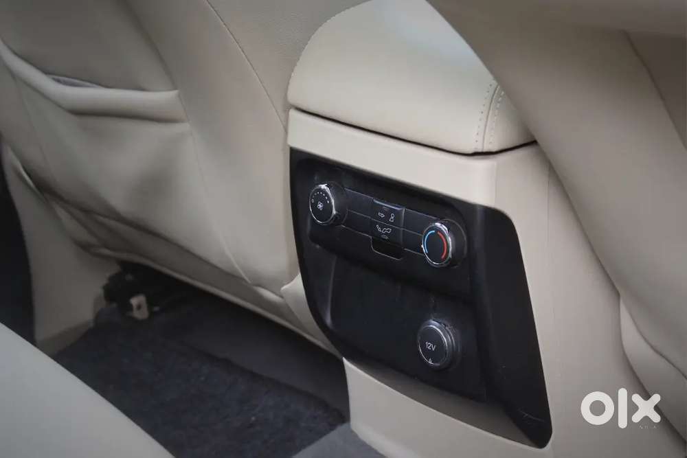 Ford Endeavour 3.2 Titanium 4×4 2016