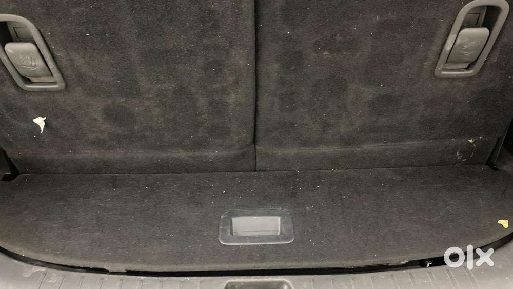 Mahindra Xuv700 2.0 Ax 3 Petrol At 5 Str, 2023, Diesel