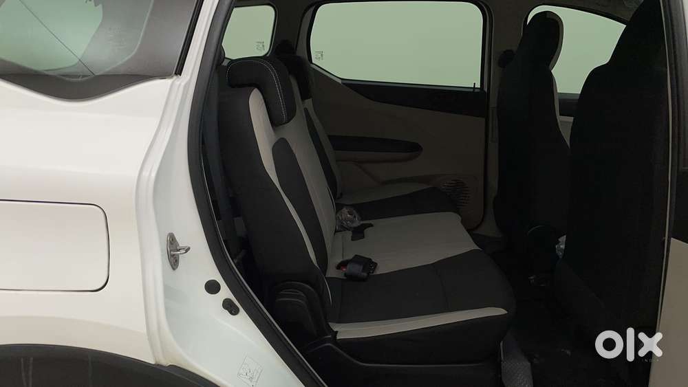 Renault Triber Rxt, 2023, Petrol