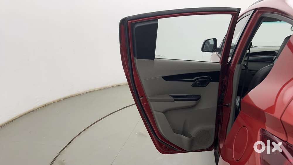 Mahindra Kuv 100 2016-2017 Mfalcon G80 K8 5str, 2016, Petrol